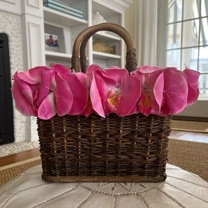 This Gretchen Scott basket purse decorated in beautiful pink flowers!!